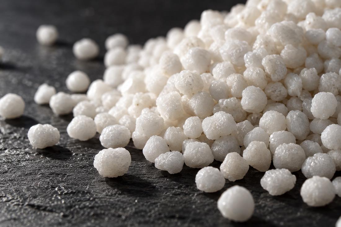 Close-up of white zinc sulphate monohydrate granules
